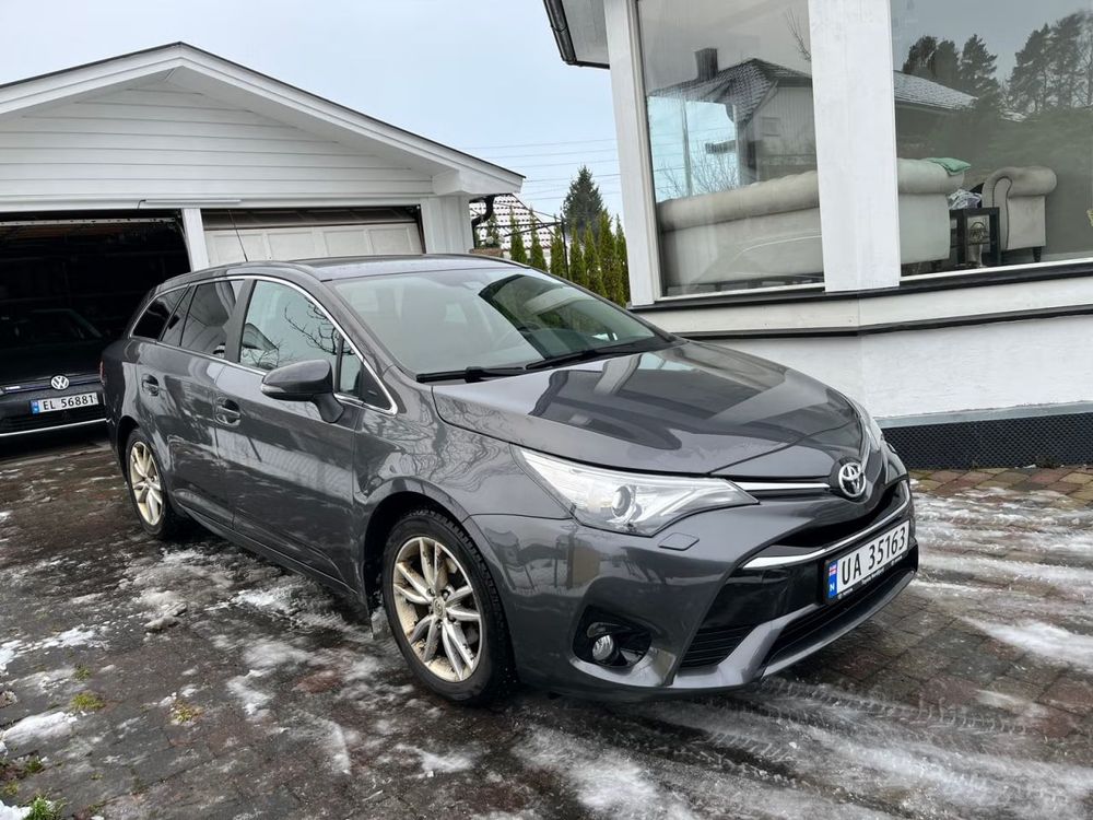 Toyota Avensis miniatura 3