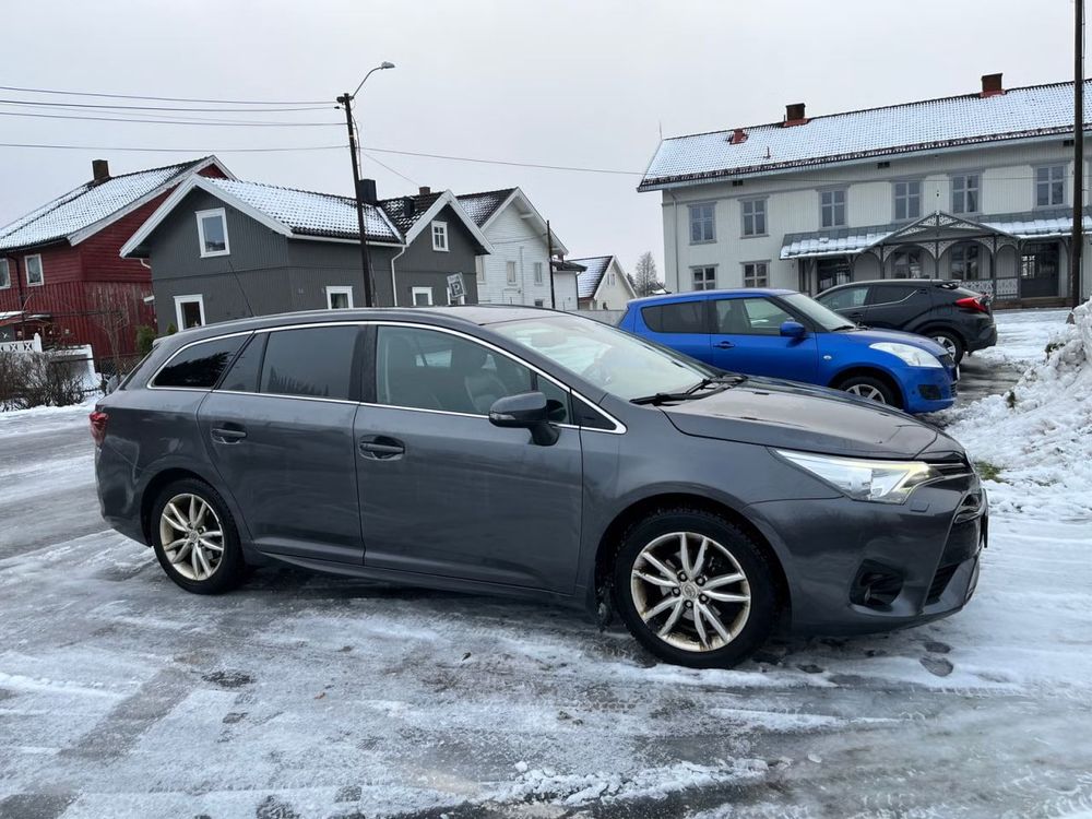 Toyota Avensis miniatura 2