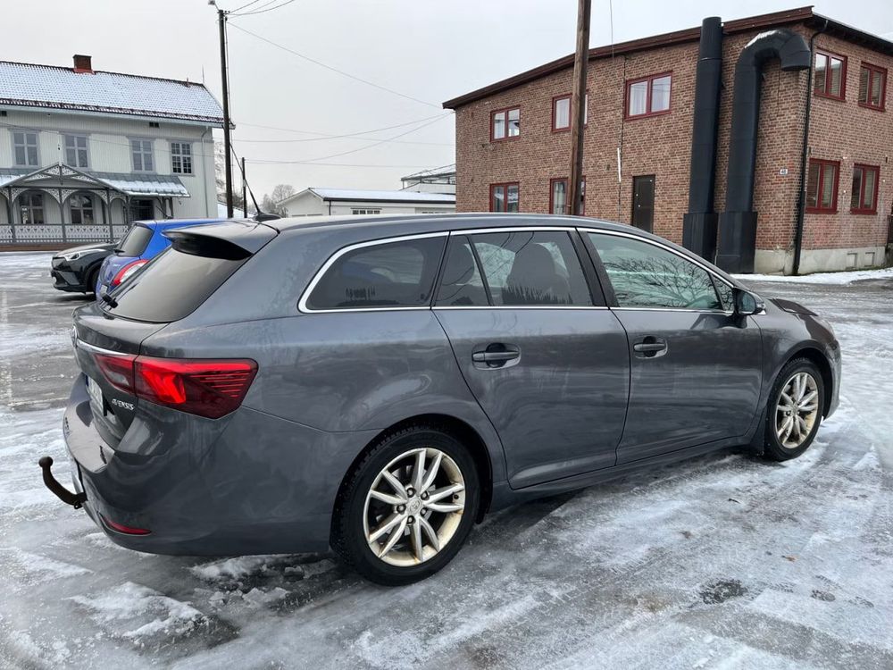 Toyota Avensis miniatura 5